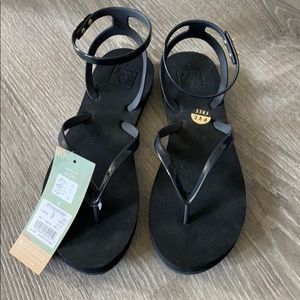 Reef stargazer wrap black sandal NWT